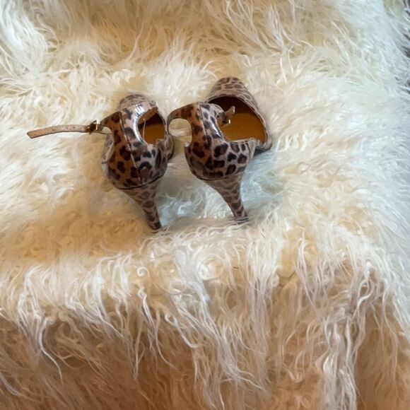 WILDLIFE PRINT HEELS WITH ANKLE STRAPS IN SIZE 6 by BIJOU - Picture 7 of 10